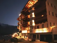 Panoramahotel Schwendbergerhof Hotels in der Nähe von Pfarrkirche Hippach