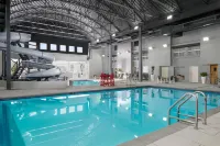 Delta Hotels Green Bay - Pools