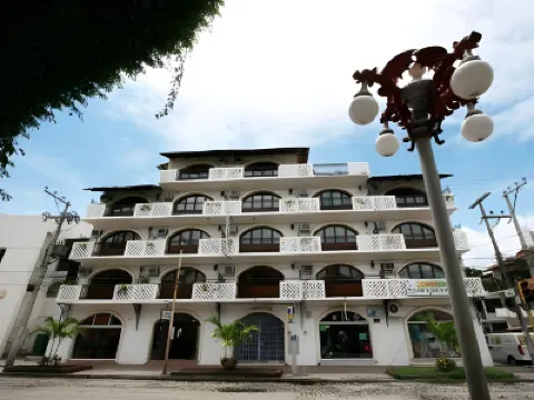 Hotel Hacienda de Vallarta Centro โรงแรมใกล้Playa de los muertos