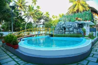 Lake Palace Family Resort Kumarakom - Pools