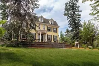 Salyards Mansion Hotels near Lake Superior Hall