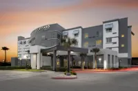 加爾維斯頓島萬怡酒店 - 停車場