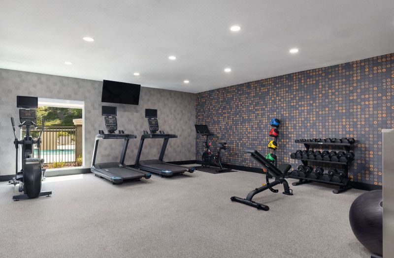 La Quinta Inn & Suites by Wyndham Santa Clarita - Valencia photo 2