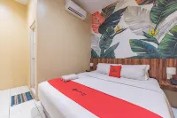 RedDoorz Plus Near Unimed Medan Hotels in Medan Tembung