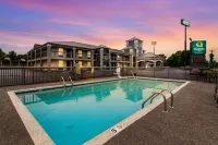 Quality Inn - White House - Pools