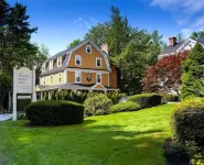 The White Barn Inn & Spa, Auberge Resorts Collection Hotel berhampiran Village Marketplace