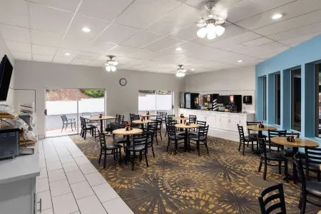 Days Inn by Wyndham Williams Отели в г. Уильямс