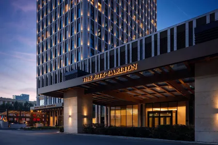 The Ritz-Carlton, Astana Отели рядом с достопримечательностью «Монумент "Казахский народ"»