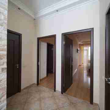 Luxury 2-Bedroom Apartments on 13 Buzand Street by Sweet Home Others