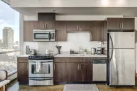 Luxury 2BR Condo - Downtown City Views! Hotel a 