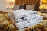 Hampton 3-bedroom Luxury Escape With Parking - Kitchens