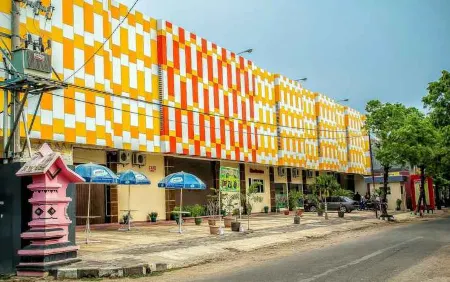 Hotel Kencana Pemalang Отели в г. Pemalang