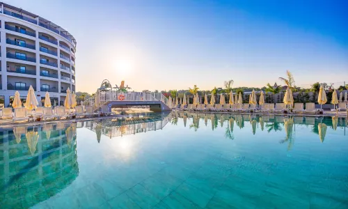 Side Moon Palace