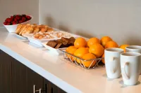 SpringHill Suites Los Angeles Burbank/Downtown - breakfast