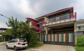 D'h Mansion la Rosa Syariah Sentul Mitra RedDoorz