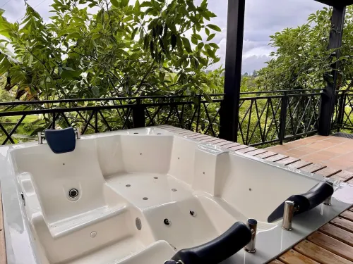 COTTAGE WITH POOL AND JACUZZI PEÑOL GUATAPE