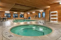 Comfort Suites Manhattan - Hot Tub