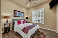 Single story Luxurious 1 BR 1 BA Kitchen Living Resort Pools Gym