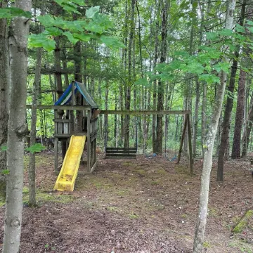 Trophy Buck sleeps 6, or rent all 4 for 20. Horseback riding across the Rd!