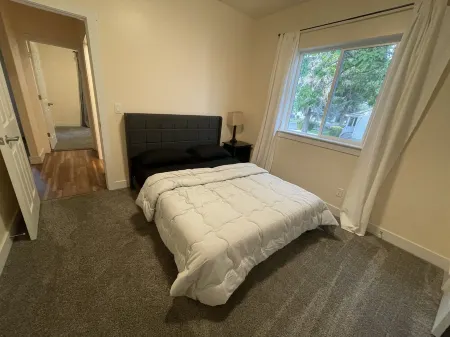 Mountain & City Getaway: 6BR, 2 Kitchens, 3 Bathrm