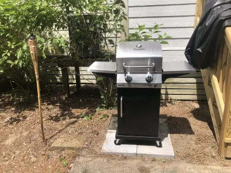 Buxton Woods Bungalow Отели рядом с достопримечательностью «Маяк мыса Хаттерас»