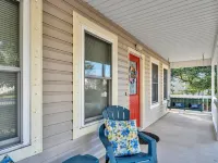 Booking Fall No Crowds Front Porch and Enclosed Back Deck1k 2 Twins Sleeps 4