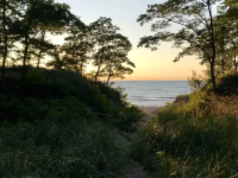 Relax at Redberry House—just blocks from downtown and Lake MI beaches Hotels in Manistee