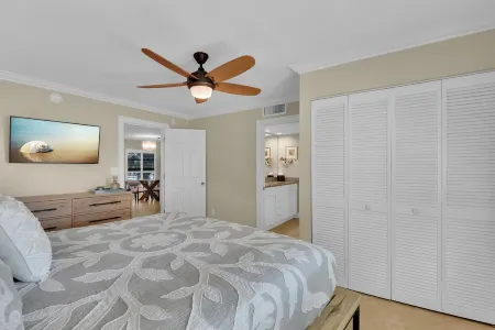 Waterfront in Old Marco!  Beautiful unit!  Deluxe!