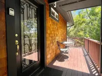 Ferrari House 1BD Hideaway Apartment Hotels in Jackson