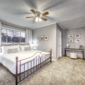 5mins to Kyle Field, 5BR w Private Backyard & Pool