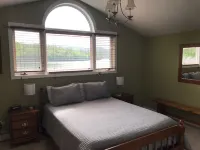 Newfound Lakefront Home! Hotels in Bristol