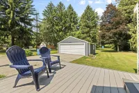 Relaxing Portage Lakes Stay - 3Br Home on 1 Acre