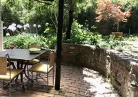 OJ's - Luxury Retreat Minutes from Shopping and Restaurants