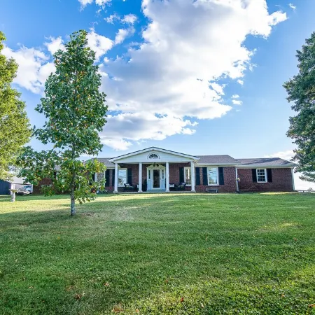 Franklin Ridge Farms Winchester ; Lexington 20 min Stanton 15min.