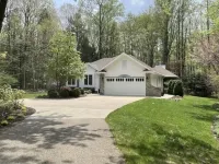 🌟 Peaceful Oasis w/ Private beach 200 ft away+New Hot Tub+only 8 mins to town🌟 Allegan County 호텔
