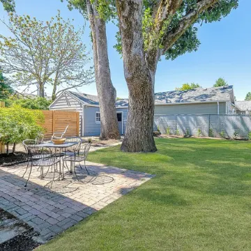 Minutes from oregon wine country and walking distance from George Fox University