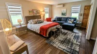Golfer's Getaway - Luxury Studio Next to 1st Tee