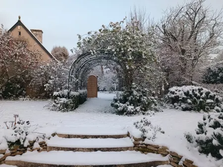 Charming gîte with swimming pool, Nordic bath, close to the D-Day landing beaches.