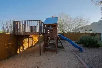 Custom home with heated spa and pool, 1 acre, No HOA, bring Rvs Hotels in New River