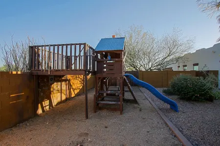 Custom home with heated spa and pool, 1 acre, No HOA, bring Rvs