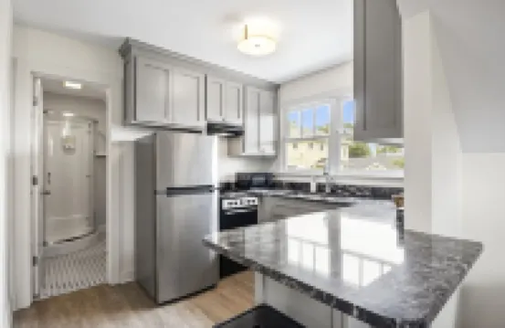 Cozy Downtown Loft for Two + Pets, Walk to Main St