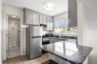 Cozy Downtown Loft for Two + Pets, Walk to Main St