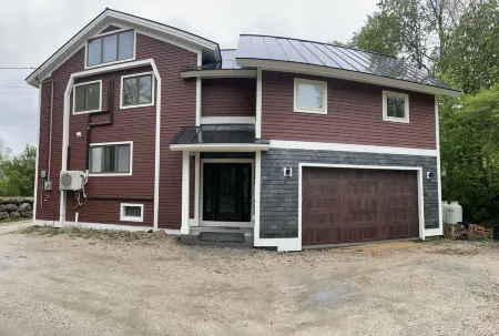 Huge home, hot tub, sauna, pool table, great room