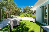 🐬NO DAMAGES, ACCEPTING BOOKINGS, New Private Heated Pool and Hot Tub🐬 - Boutique