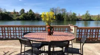 CHARMING WATERFRONT GITE WITH PRIVATE PONTOON, ROWBOAT AND CANOE