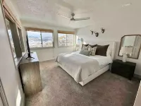 Ski in/Out! 3BR+Loft, Hot Tub/Free Parking & more!