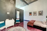 ★ Victorian Louisville ★ 1000 sqft Glassworks Loft