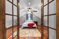 Stunning VT lake house- dog friendly