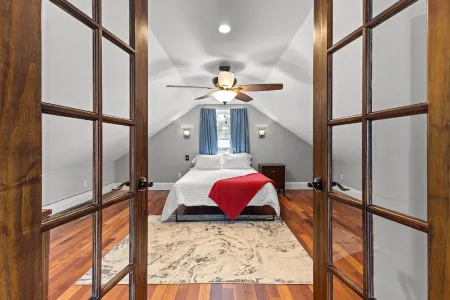 Stunning VT lake house- dog friendly