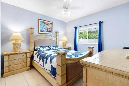 6 Bedrooms 4 baths Dream Pool Home near Vanderbilt Beach Naples Florida